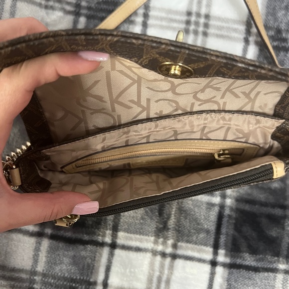 Calvin Klein crossbody purse - Picture 4 of 5